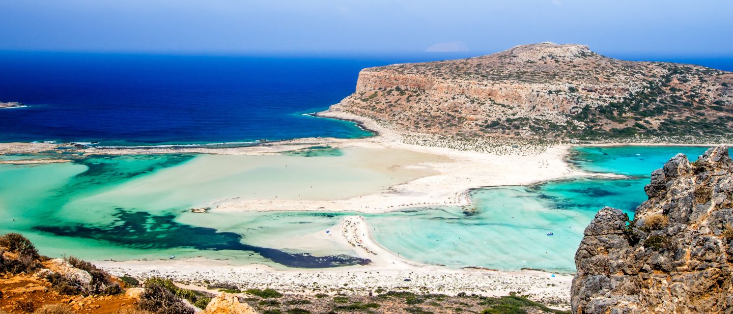 Balos lagūna Kretoje su skaidriu turkio spalvos vandeniu ir balto smėlio paplūdimiu
