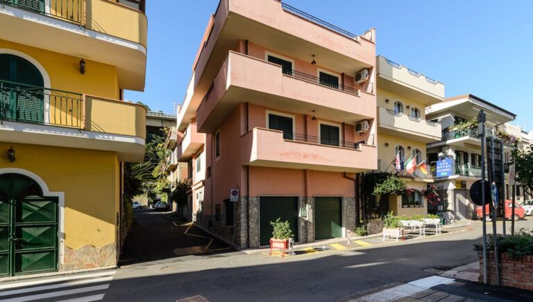 Le Tartarughe 3* – Katanija, Italija