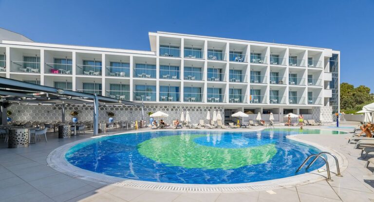 River Rock 3* – Aja Napa, Kipras