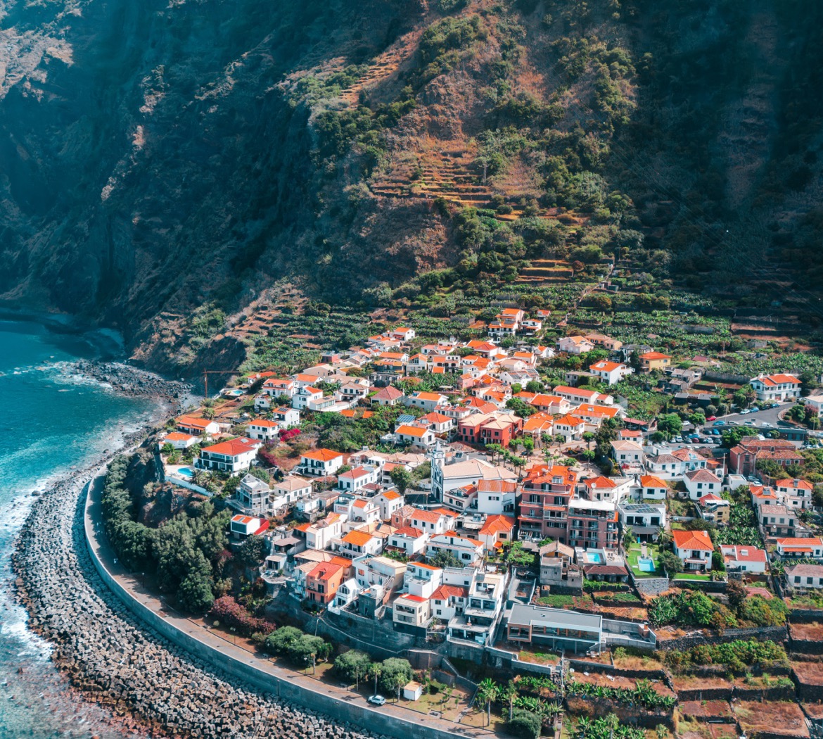 Estreito da Calheta hero